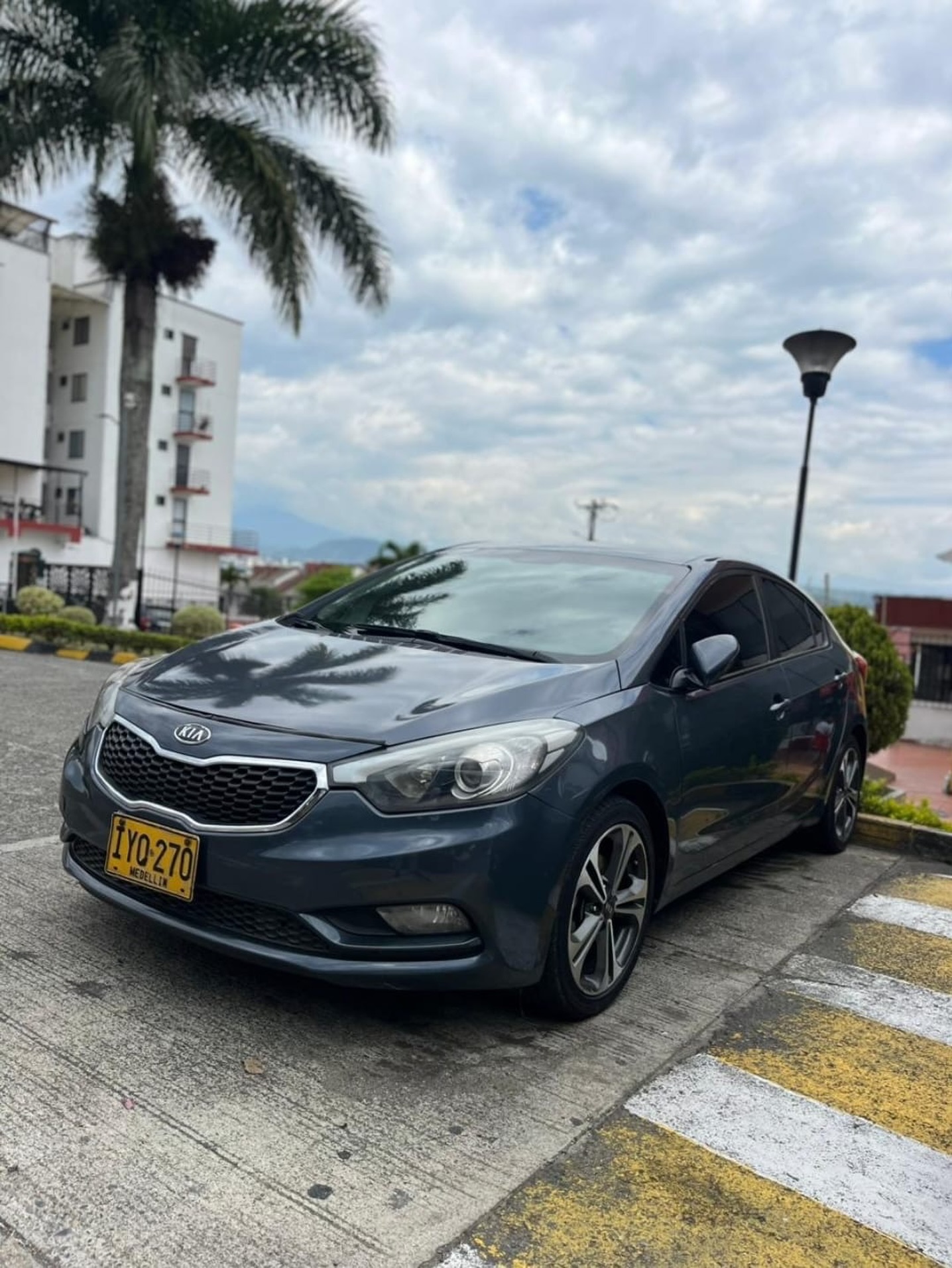 Kia Cerato — sedán moderno con tecnología y confort