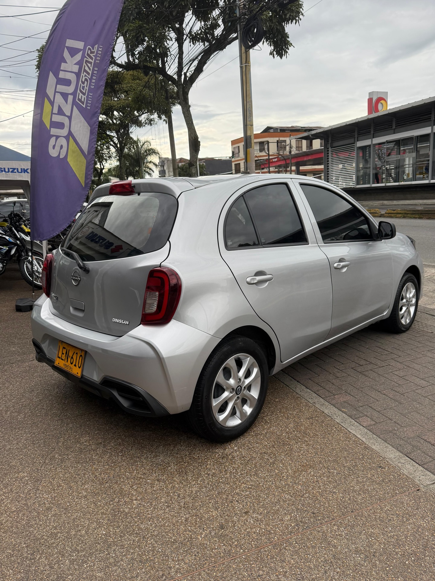 Nissan March Aut — imagen 2