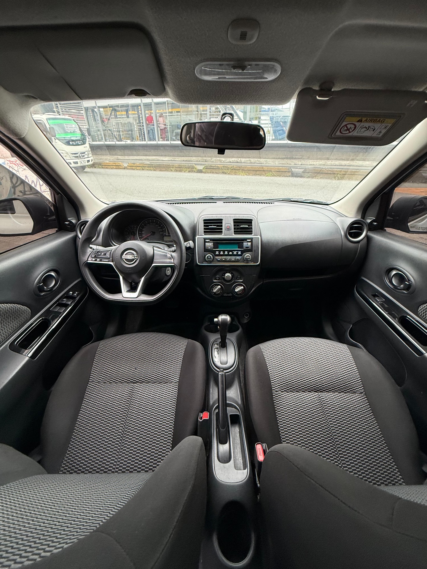 Nissan March Aut — imagen 3
