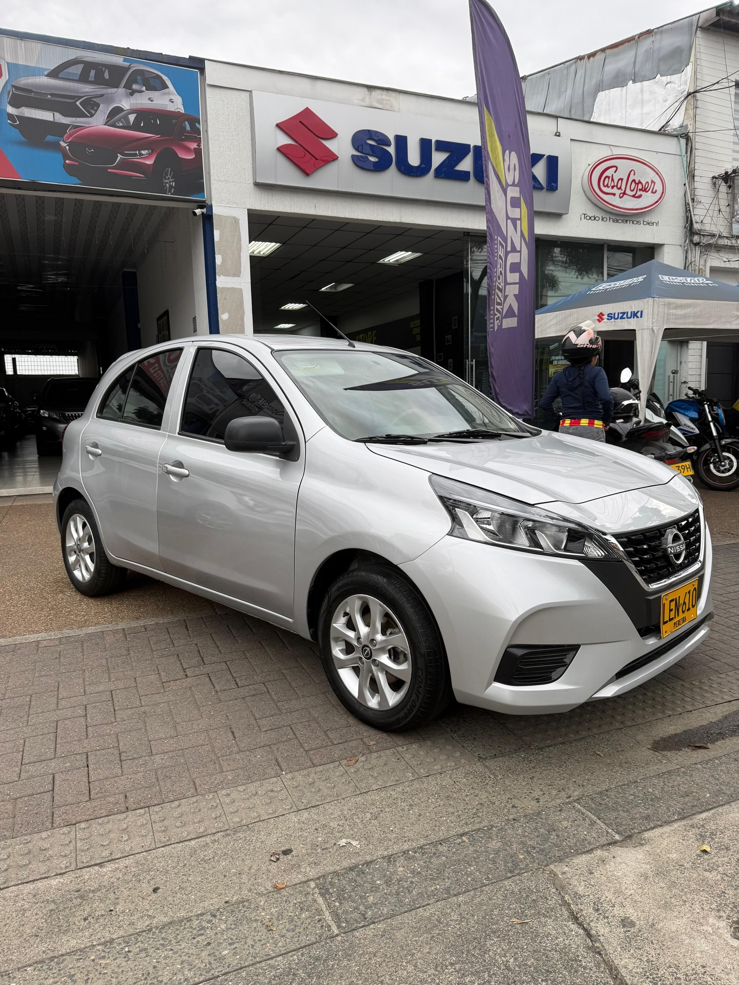 Nissan March — hatchback compacto y ágil para la ciudad