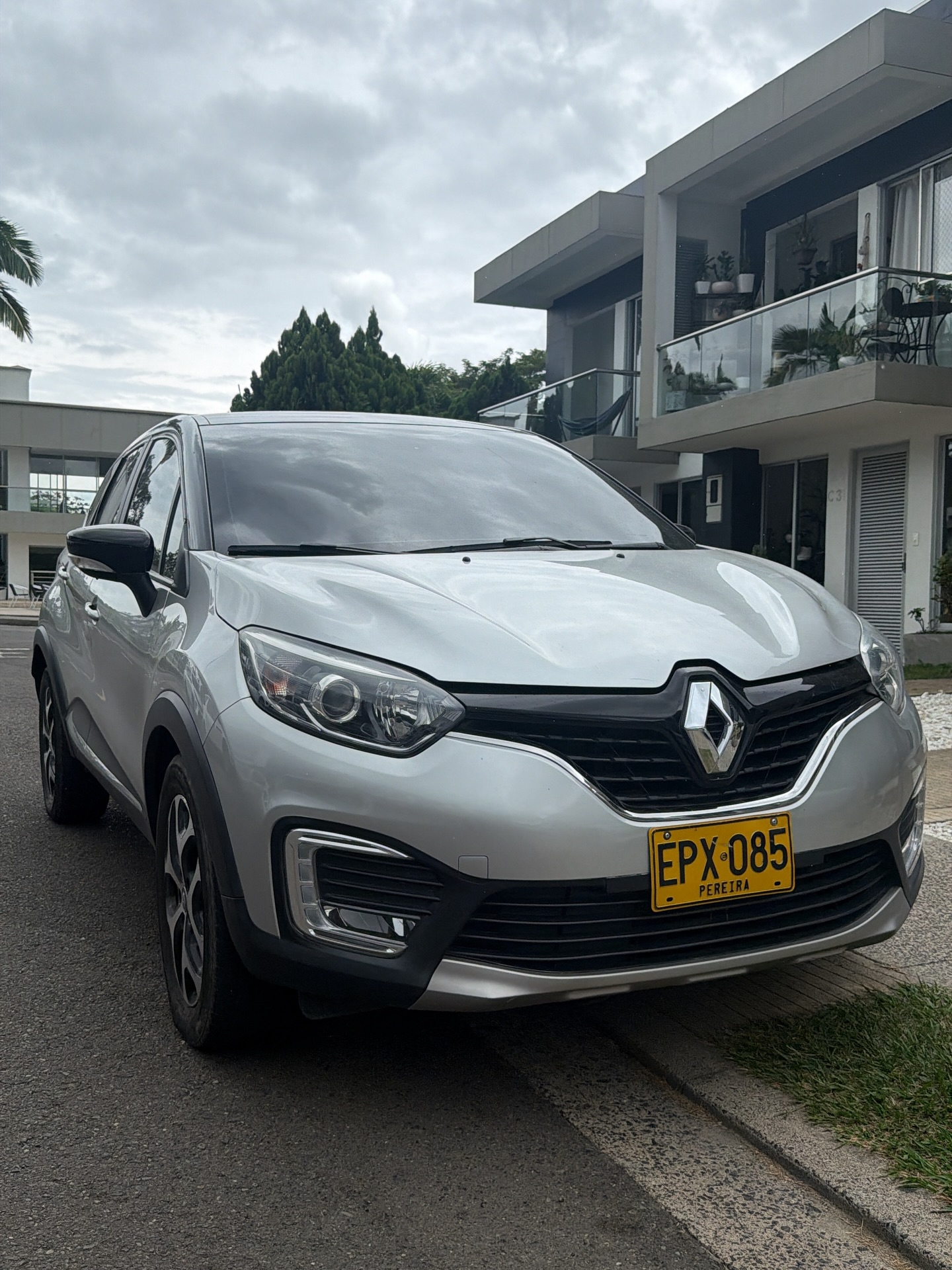 Renault Captur — crossover moderno con diseño urbano