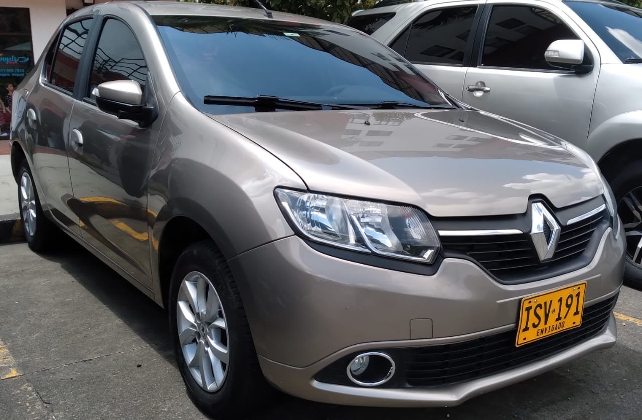 Renault Logan — sedán confiable y espacioso para viajes largos