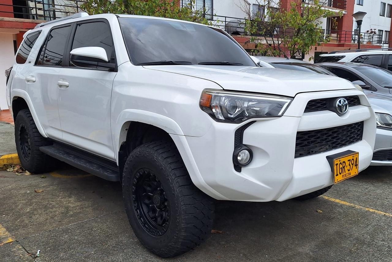 Toyota 4Runner 4x4 — SUV off-road legendaria para aventuras extremas
