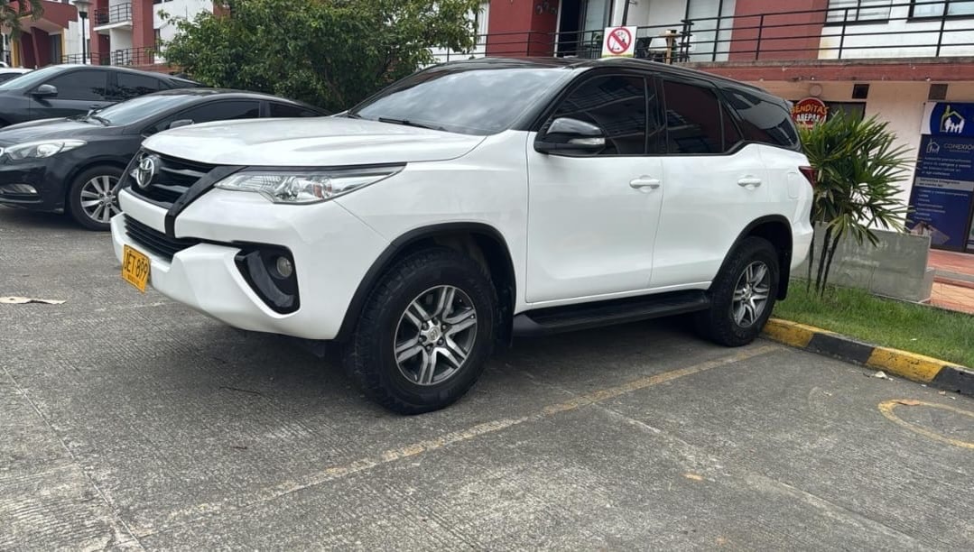 Toyota Fortuner — SUV robusta de 7 asientos para toda la familia