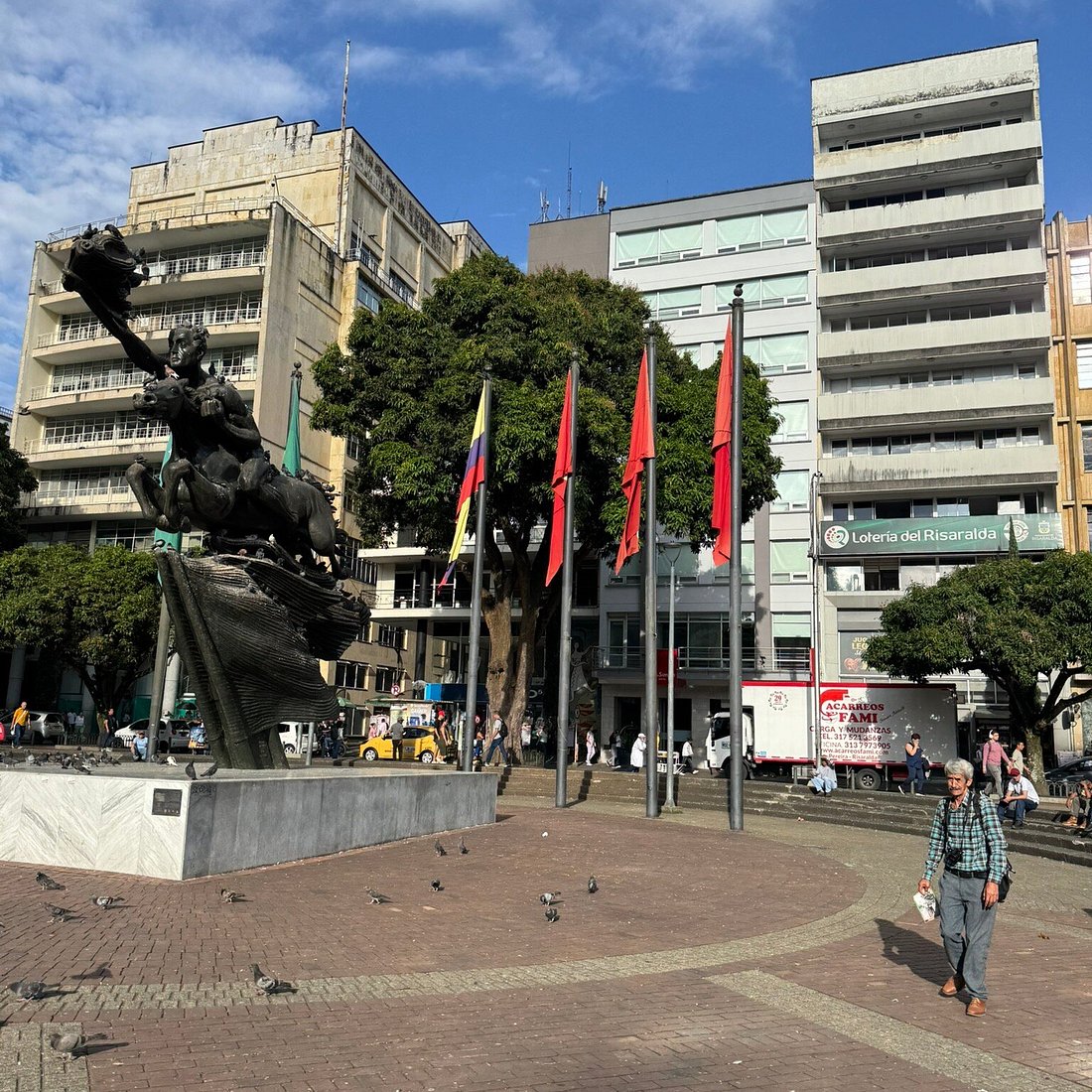 Plaza de Bolívar de Pereira — plaza principal con catedral y arquitectura colonial